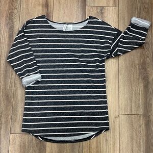 H&M Divided Black and White Knit Top | oversized XS